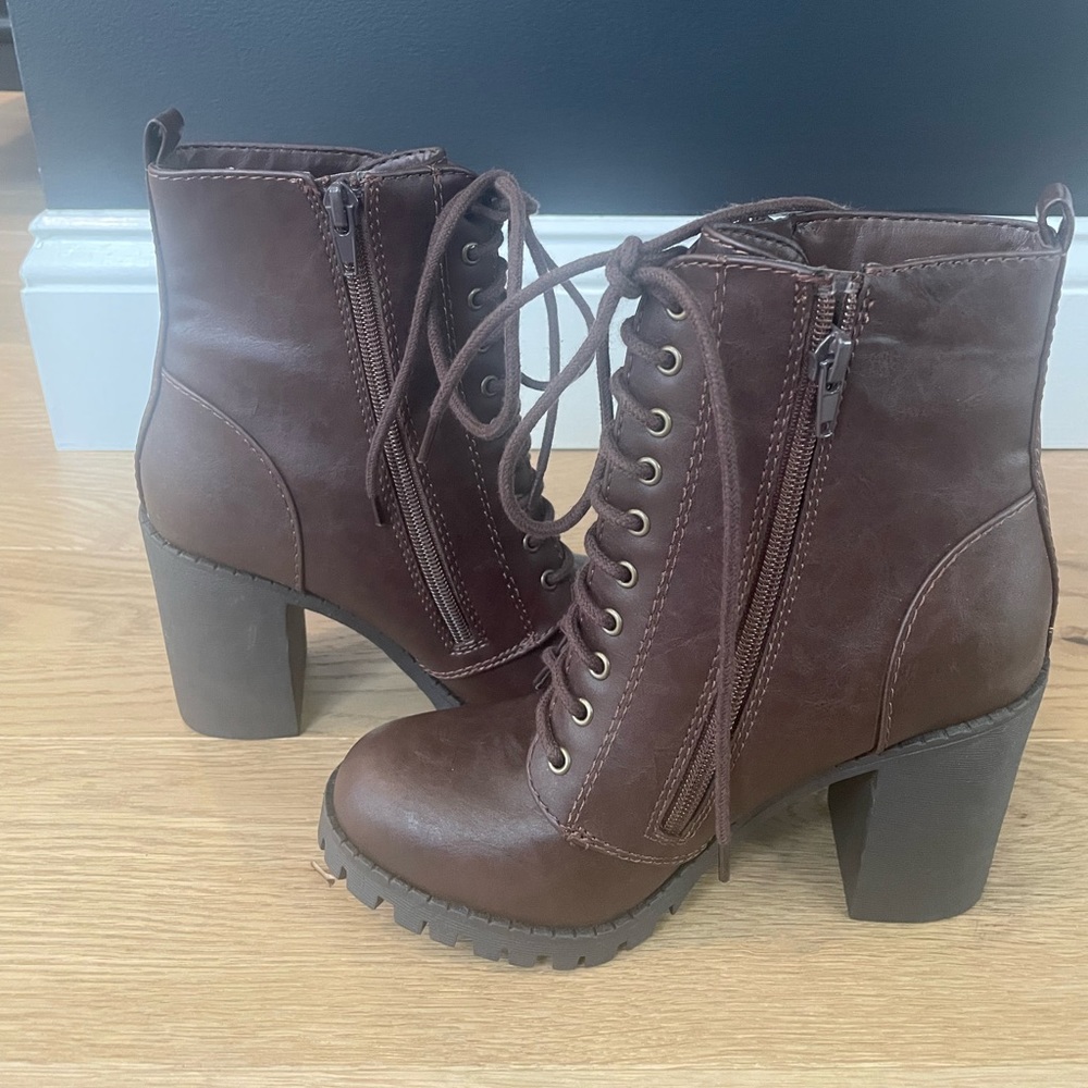 SODA Women’s Chunky Heel Combat Ankle Boot In Brown Size 6.5 Never Worn